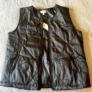 New with tags, never been worn comfy vest. Brand is Socialite, size s/m